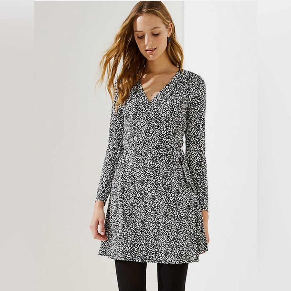 LOFT Black and White Print Long Sleeve Wrap Dress Size 2P